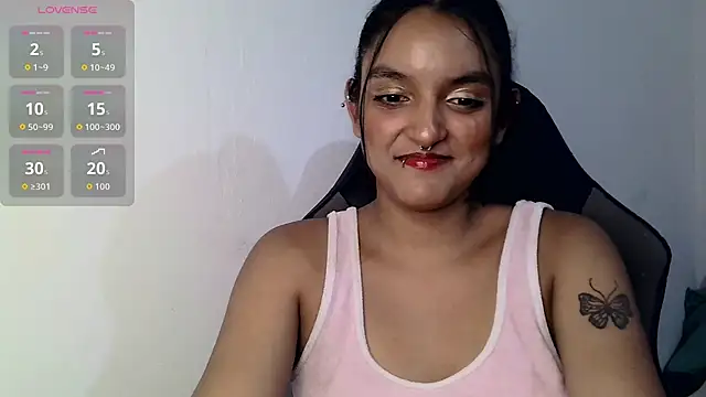 Snapshot of Ari_20_ chatting on 10.14.25 Ari 20 online show from 10.14.25