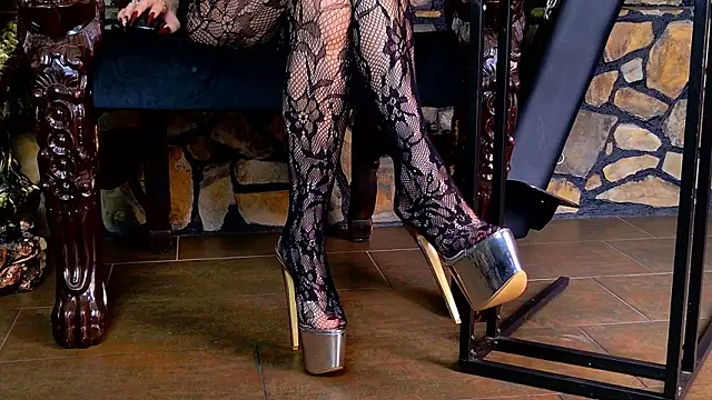 Snapshot of VanessaColby chatting on 10.12.25 VanessaColby online show from 10.12.25