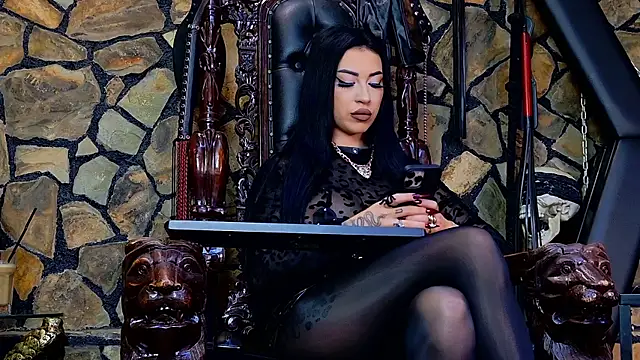 Snapshot of VanessaColby chatting on 10.18.25 VanessaColby online show from 10.18.25