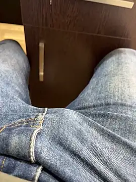 Snapshot of Cruel00 chatting on 10.22.25 Cruel00 online show from 10.22.25