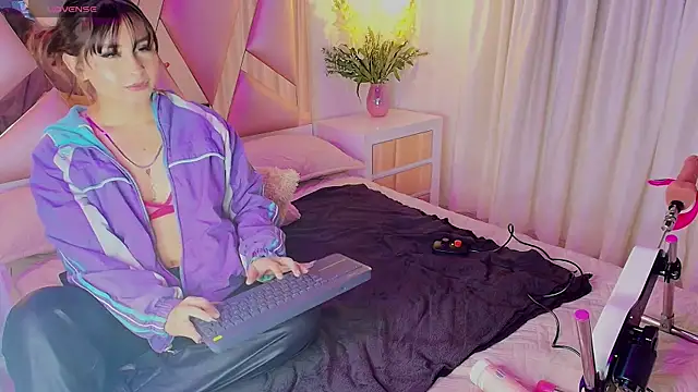 Snapshot of mia_ailyn_ chatting on 10.31.25 mia ailyn online show from 10.31.25