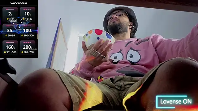 Snapshot of Ernesto-Rodriguez82 chatting on 09.17.25 Ernesto-Rodriguez82 online show from 09.17.25