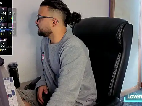 Snapshot of Ernesto-Rodriguez82 chatting on 09.26.25 Ernesto-Rodriguez82 online show from 09.26.25