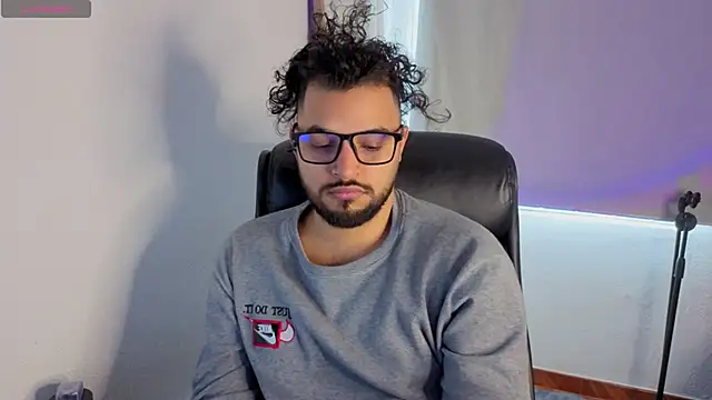 Snapshot of Ernesto-Rodriguez82 chatting on 09.29.25 Ernesto-Rodriguez82 online show from 09.29.25