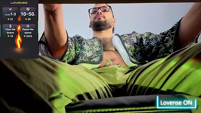 Snapshot of Ernesto-Rodriguez82 chatting on 10.04.25 Ernesto-Rodriguez82 online show from 10.04.25