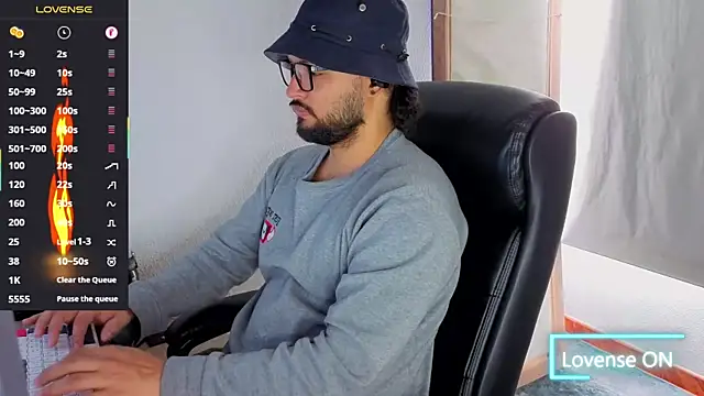 Snapshot of Ernesto-Rodriguez82 chatting on 10.08.25 Ernesto-Rodriguez82 online show from 10.08.25