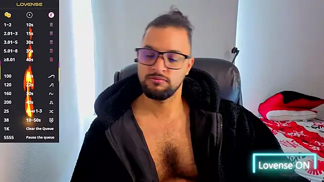 Snapshot of Ernesto-Rodriguez82 chatting on 10.31.25 Ernesto-Rodriguez82 online show from 10.31.25