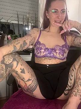 Dirty Mel online show from 11.05.25