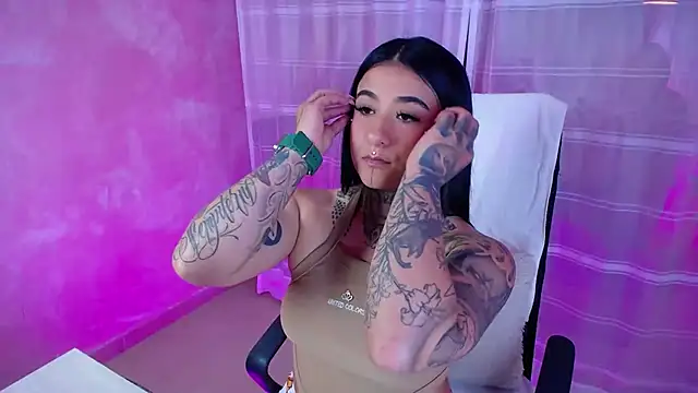 Adri Tatto  online show from 10.14.25