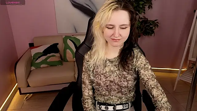 girl next doorr online show from 05.10.26