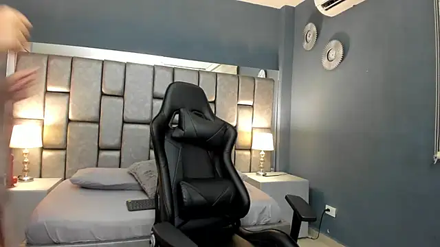 Cata Joness online show from 10.17.25