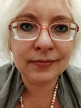 VikaKing online show from 11.17.25