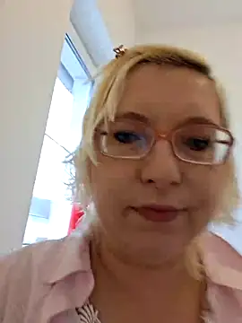 VikaKing online show from 12.14.25