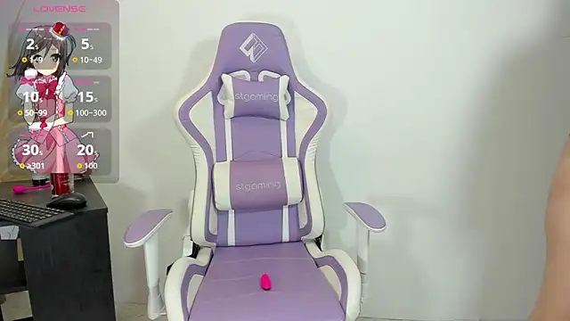 Snapshot of miaravel_ chatting on 10.09.25 miaravel  online show from 10.09.25