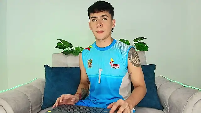 CamiiGuzmanX online show from 09.12.25