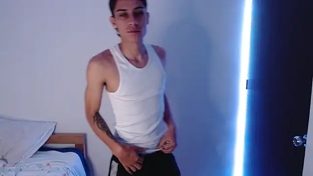 axel davis  online show from 10.08.25