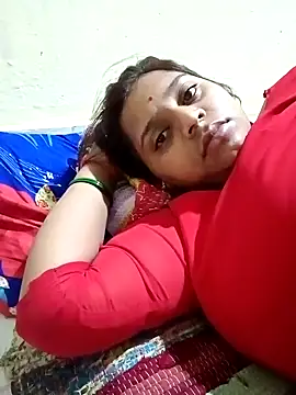 Snapshot of Hot_crety chatting on 10.13.25 Hot crety online show from 10.13.25