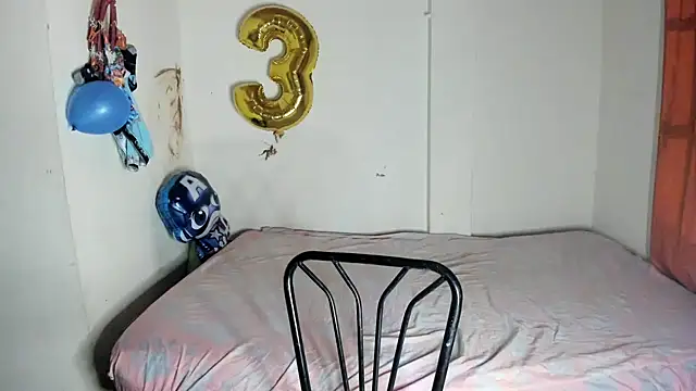 Snapshot of Daphne_girlsex chatting on 09.24.25 Daphne girlsex online show from 09.24.25