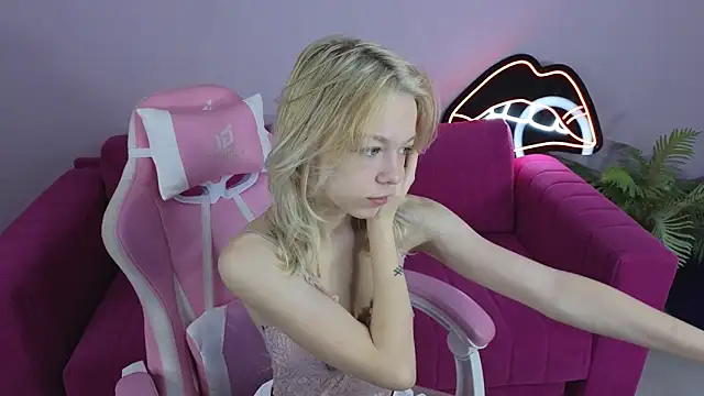 MillaHolt online show from 09.16.25