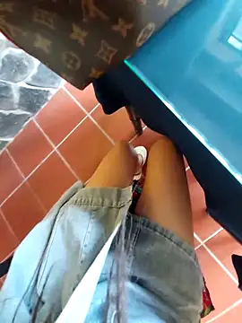 Snapshot of meomeocute chatting on 10.23.25 meomeocute online show from 10.23.25