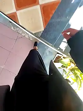 Snapshot of meomeocute chatting on 11.13.25 meomeocute online show from 11.13.25