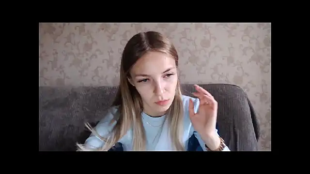 Snapshot of HitGyrl chatting on 09.23.25 HitGyrl online show from 09.23.25