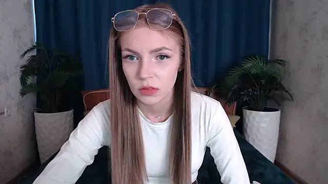 HitGyrl online show from 04.27.26