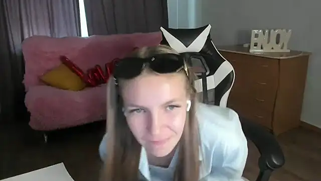 HitGyrl online show from 06.05.26