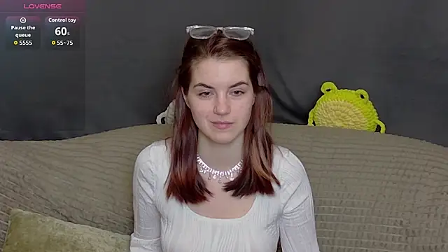 Snapshot of ElzaBlis chatting on 11.15.25 ElzaBlis online show from 11.15.25