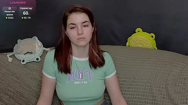 Snapshot of ElzaBlis chatting on 11.21.25 ElzaBlis online show from 11.21.25