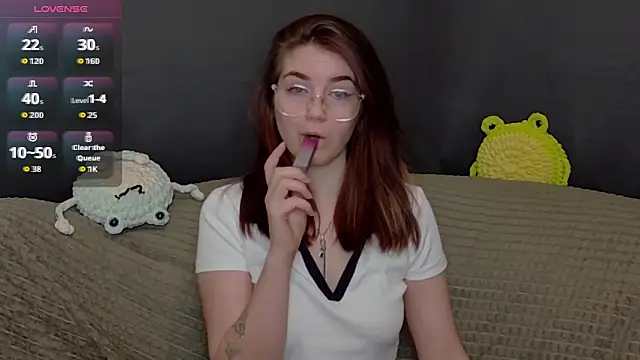 Snapshot of ElzaBlis chatting on 11.28.25 ElzaBlis online show from 11.28.25