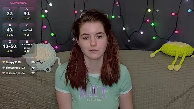 Snapshot of ElzaBlis chatting on 12.13.25 ElzaBlis online show from 12.13.25