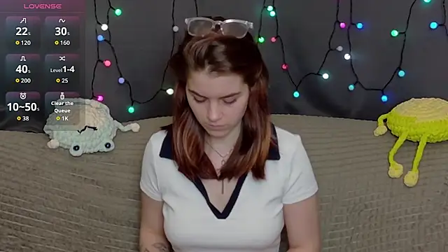 Snapshot of ElzaBlis chatting on 12.17.25 ElzaBlis online show from 12.17.25