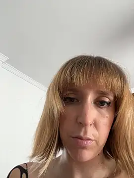 Snapshot of violetofsecret chatting on 10.18.25 violetofsecret online show from 10.18.25