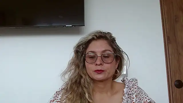 linda-mature43 online show from 10.13.25