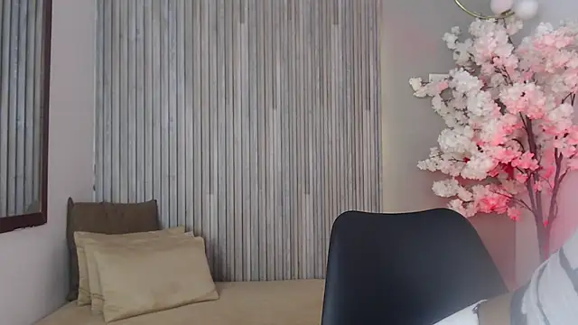 Michellee 20 online show from 10.08.25