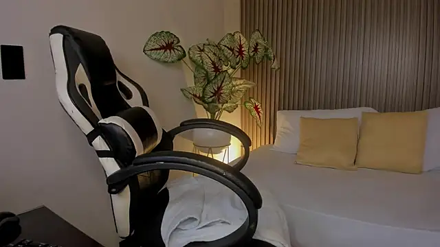 anagil  online show from 11.10.25