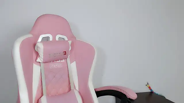 Snapshot of Cam-Ly chatting on 09.28.25 Cam-Ly online show from 09.28.25