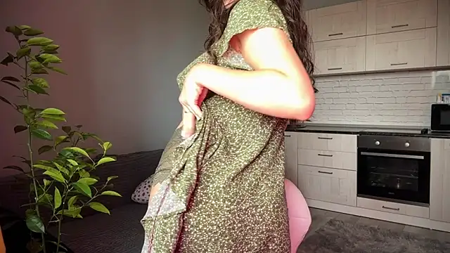 Luna Raee online show from 09.20.25