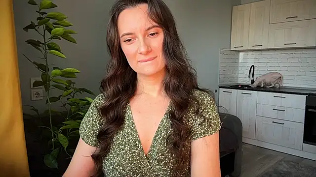 Luna Raee online show from 09.23.25