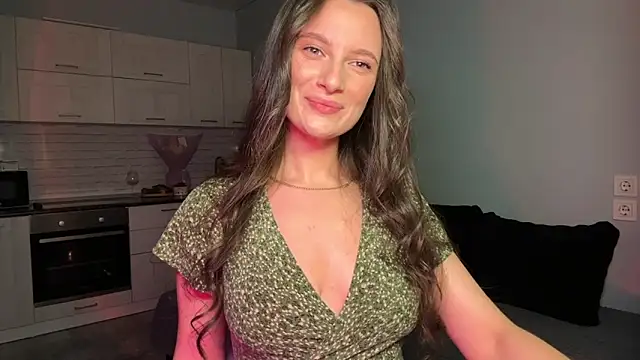 Snapshot of Luna_Raee chatting on 11.11.25 Luna Raee online show from 11.11.25