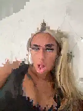 Snapshot of EllieMaeBaby chatting on 09.19.25 EllieMaeBaby online show from 09.19.25