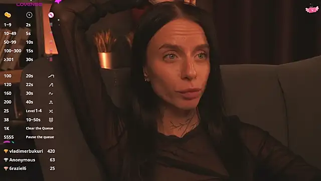 Snapshot of livia_starwars chatting on 11.14.25 livia starwars online show from 11.14.25