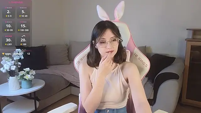 Snapshot of EsmaWonka chatting on 10.24.25 EsmaWonka online show from 10.24.25