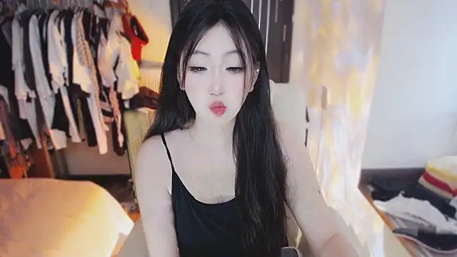 Snapshot of yoki-vv chatting on 09.21.25 yoki-vv online show from 09.21.25