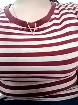 Snapshot of Loveuuu_23 chatting on 10.20.25 Loveuuu 23 online show from 10.20.25