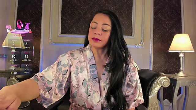 Snapshot of adelinemoretti chatting on 10.07.25 adelinemoretti online show from 10.07.25