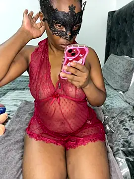 Snapshot of wellbuiltDiosa chatting on 10.05.25 wellbuiltDiosa online show from 10.05.25