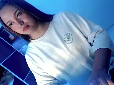 Snapshot of Sweet_angelinax chatting on 10.15.25 Sweet angelinax online show from 10.15.25