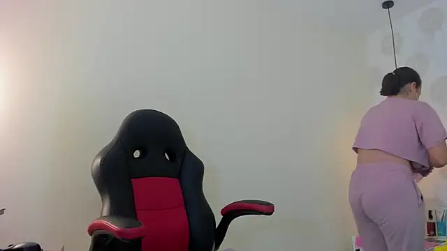 Snapshot of GIANAMILLER6 chatting on 09.15.25 GIANAMILLER6 online show from 09.15.25